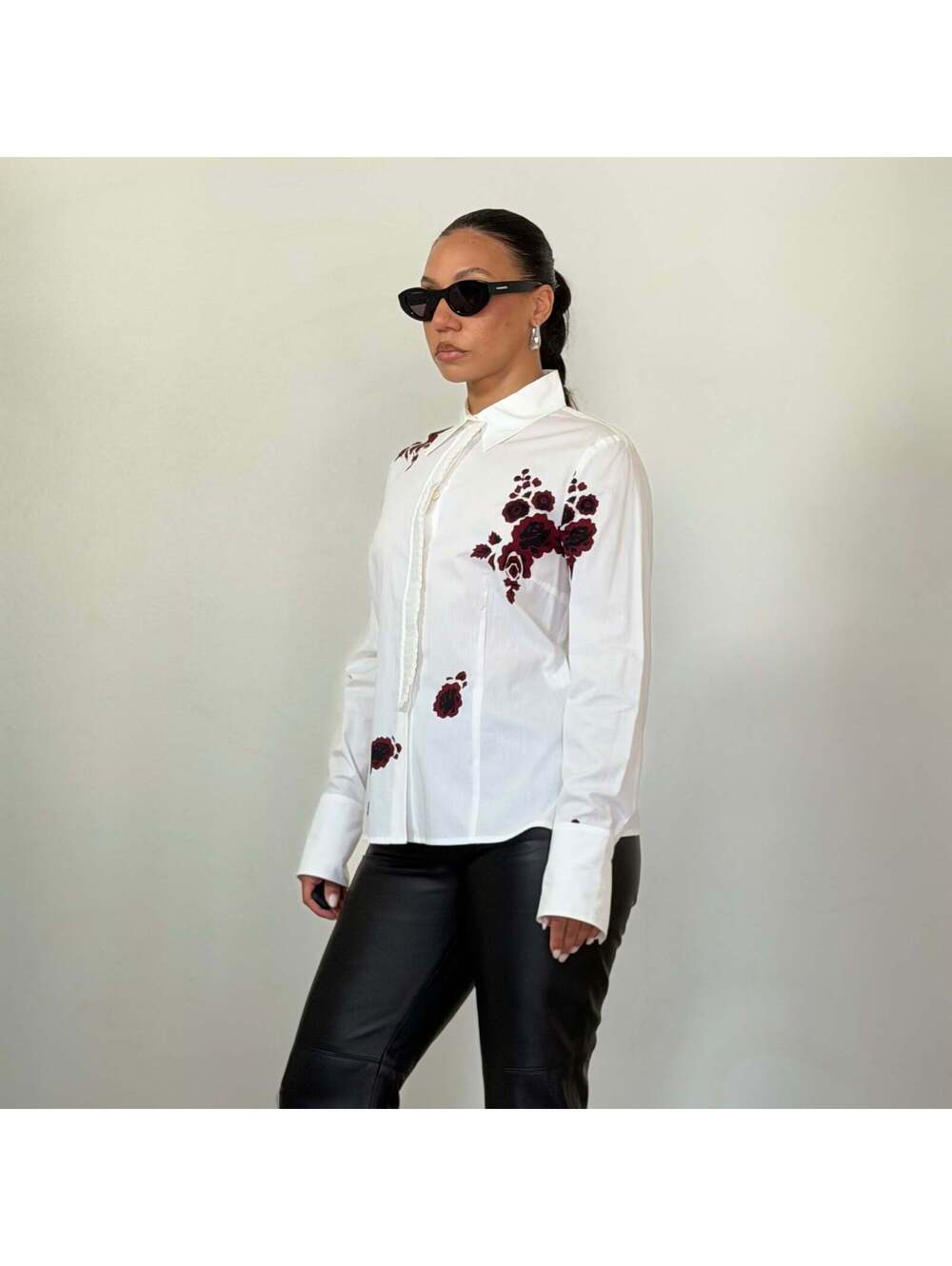 Escada - Picture 3 of 9